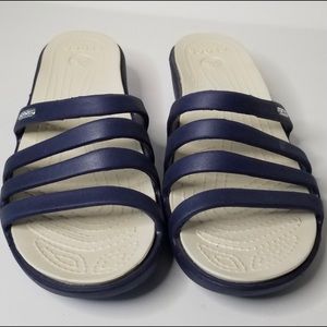 CROCS. Women’s Sz 8. Worn a couple times. Like new.